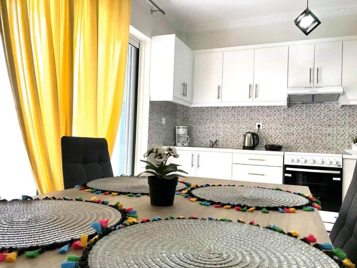 Lilis Apt In Center With Sea View Karpathos Exterior foto