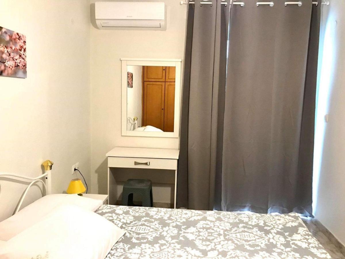 Lilis Apt In Center With Sea View Karpathos Exterior foto