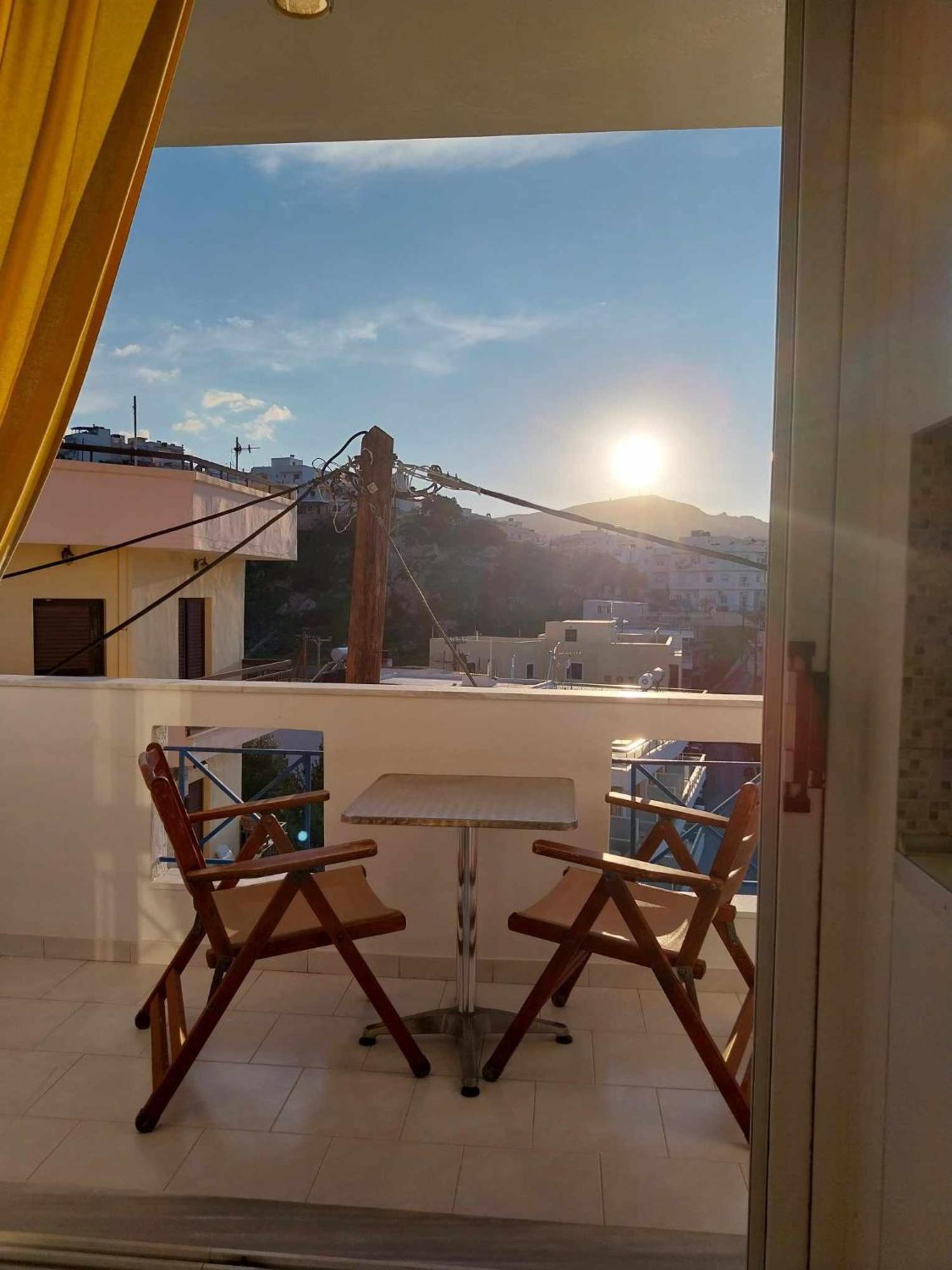 Lilis Apt In Center With Sea View Karpathos Exterior foto